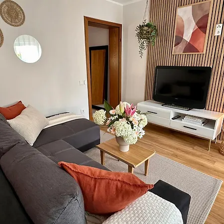 Stilvolles Und Modernes Souterrain-apartment Im Gruenen Dienethal