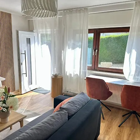 Stilvolles Und Modernes Souterrain-apartment Im Gruenen Dienethal