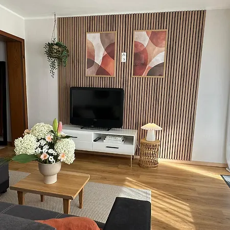 Stilvolles Und Modernes Souterrain-apartment Im Gruenen Apartment *