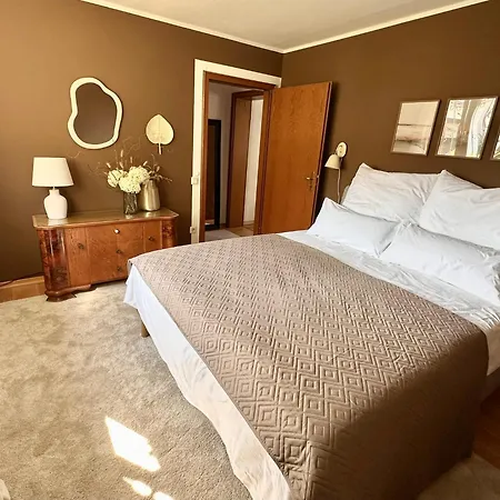 Stilvolles Und Modernes Souterrain-apartment Im Gruenen