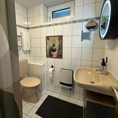 Apartment Stilvolles Und Modernes Souterrain-apartment Im Gruenen